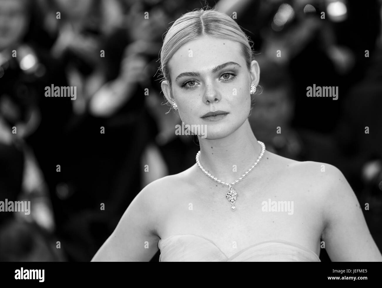 Settantesimo Cannes Film Festival - "ingannato" tappeto rosso con: Elle Fanning dove: Cannes, Regno Unito quando: 24 maggio 2017 Credit: John Rainford/WENN.com Foto Stock