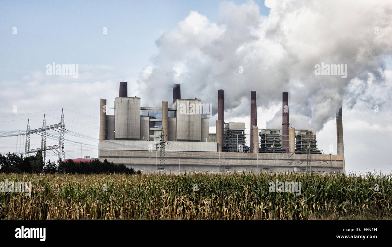 Carbone marrone power station con un fumaiolo Foto Stock