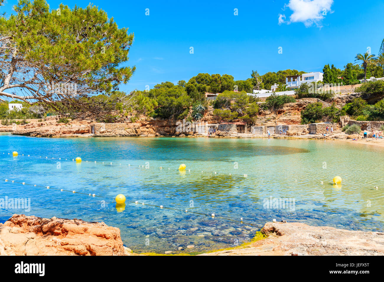 Vista della bellissima Cala Gracioneta beach, isola di Ibiza, Spagna Foto Stock