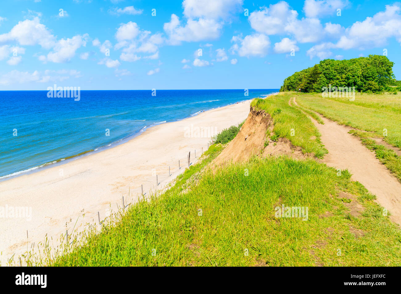 Sentiero costiero lungo la spiaggia nel villaggio di Trzesacz, Mar Baltico, Polonia Foto Stock