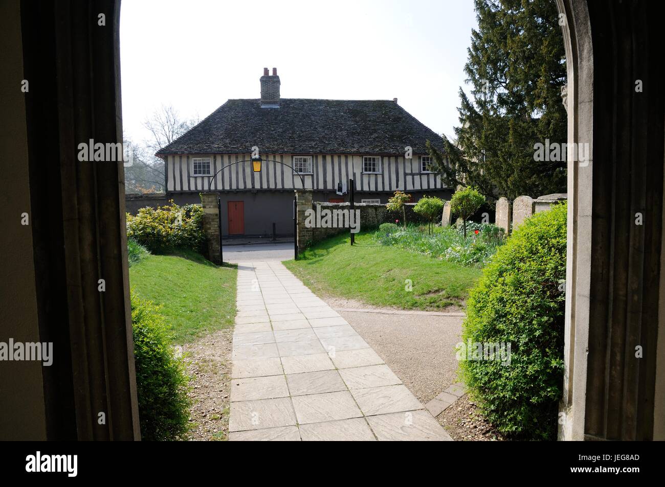 15-19 Church Street, Great Shelford, Cambridgeshire, fu costruito intorno al 1600 ed era originariamente una casa colonica di grandi dimensioni ma è stata divisa in tre cottages Foto Stock
