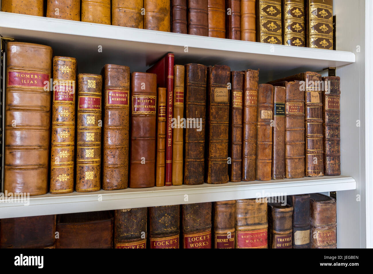 Yorkshire, Inghilterra, Regno Unito. Antiquario libri in biblioteca di una tenuta di campagna. Foto Stock