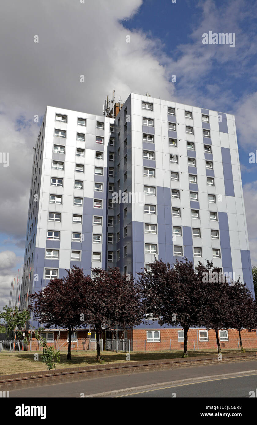 Clements corte a Cranford,Hounslow, uno dei molti blocchi a torre con rivestimento che non riuscita fire test di sicurezza a seguito della torre Grenfell incidente. Foto Stock