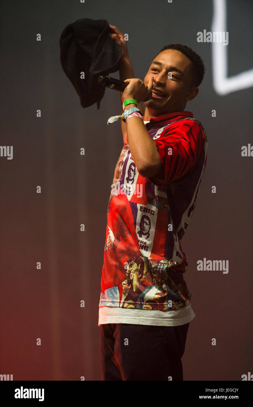 Glastonbury, Somerset, Regno Unito. Il 24 giugno 2017. Loyle Carner suona dal vivo sul John Peel stage al Glastonbury festival di musica. Credito: Francesca Moore/Alamy Live News Foto Stock