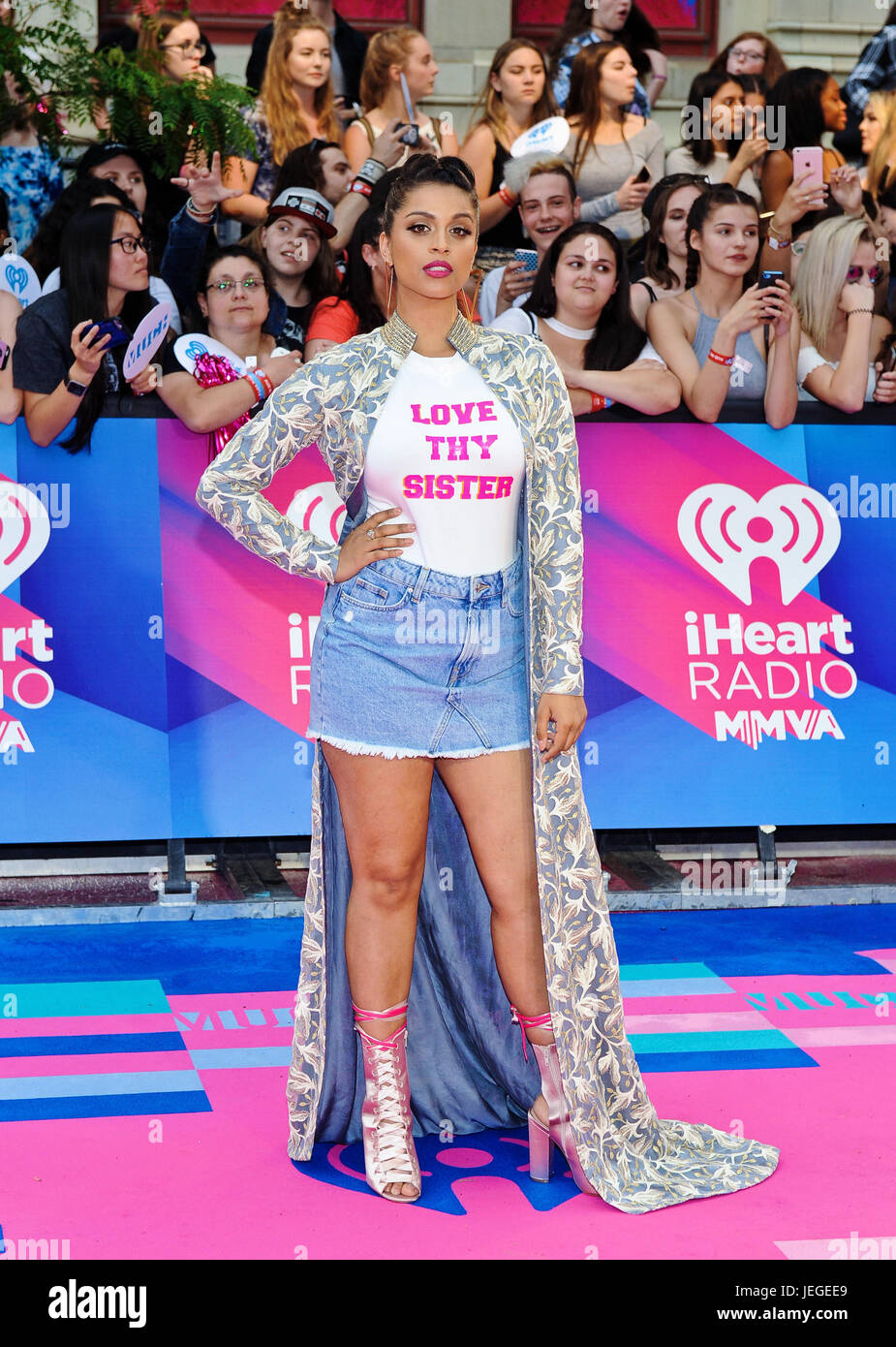 Toronto, ON, Canada. Il 18 giugno, 2017. 18 Giugno 2017 - Toronto, Ontario, Canada. Lilly Singh arriva sul tappeto rosa al 2017 iHeartRadio MuchMusic Video Awards a MuchMusic HQ. Photo credit: Brent Perniac/AdMedia Credito: Brent Perniac/AdMedia/ZUMA filo/Alamy Live News Foto Stock