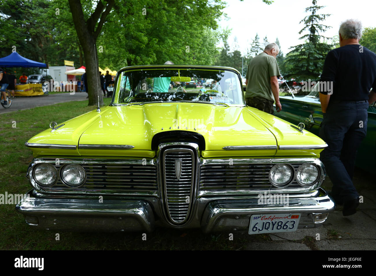 Otwock, Polonia. 24 GIU, 2017. Oldtimer riunione mostra vetture polacco di epoca comunista chiamato Polski Fiat, Zuk, Nysa, Syrenka, Romet e molti altri. Gli espositori hanno presentato a noi, europei e la RDT veicoli presso la città di Otwock. ©Madeleine Ratz/Alamy Live News Credito: Madeleine Ratz/Alamy Live News Foto Stock