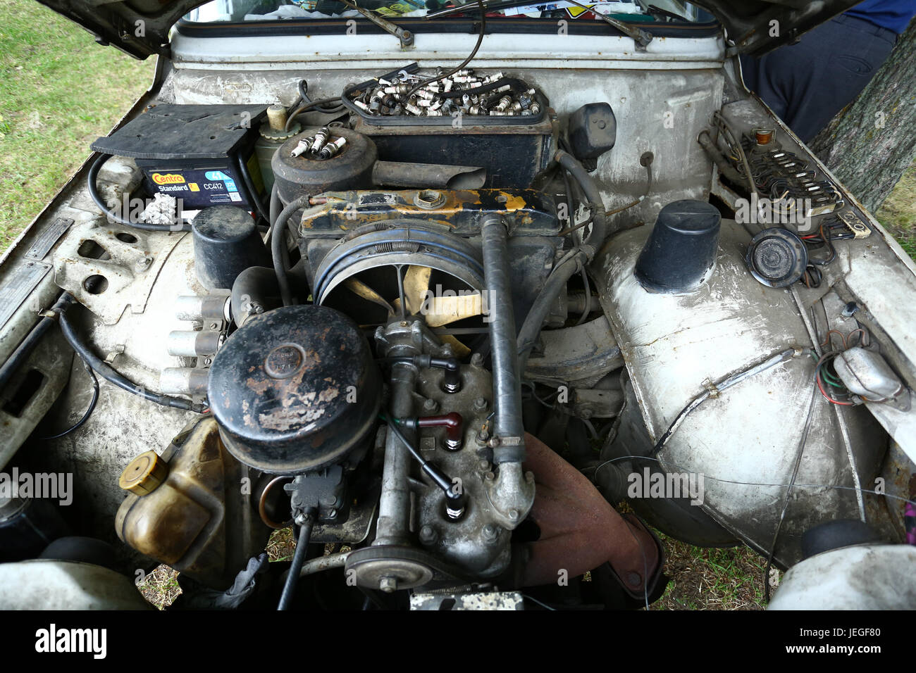 Otwock, Polonia. Il 24 giugno 2017. Oldtimer riunione mostra vetture polacco di epoca comunista chiamato Polski Fiat, Zuk, Nysa, Syrenka, Romet e molti altri. Gli espositori hanno presentato a noi, europei e la RDT veicoli presso la città di Otwock. Credito: Madeleine Ratz/Alamy Live News Foto Stock