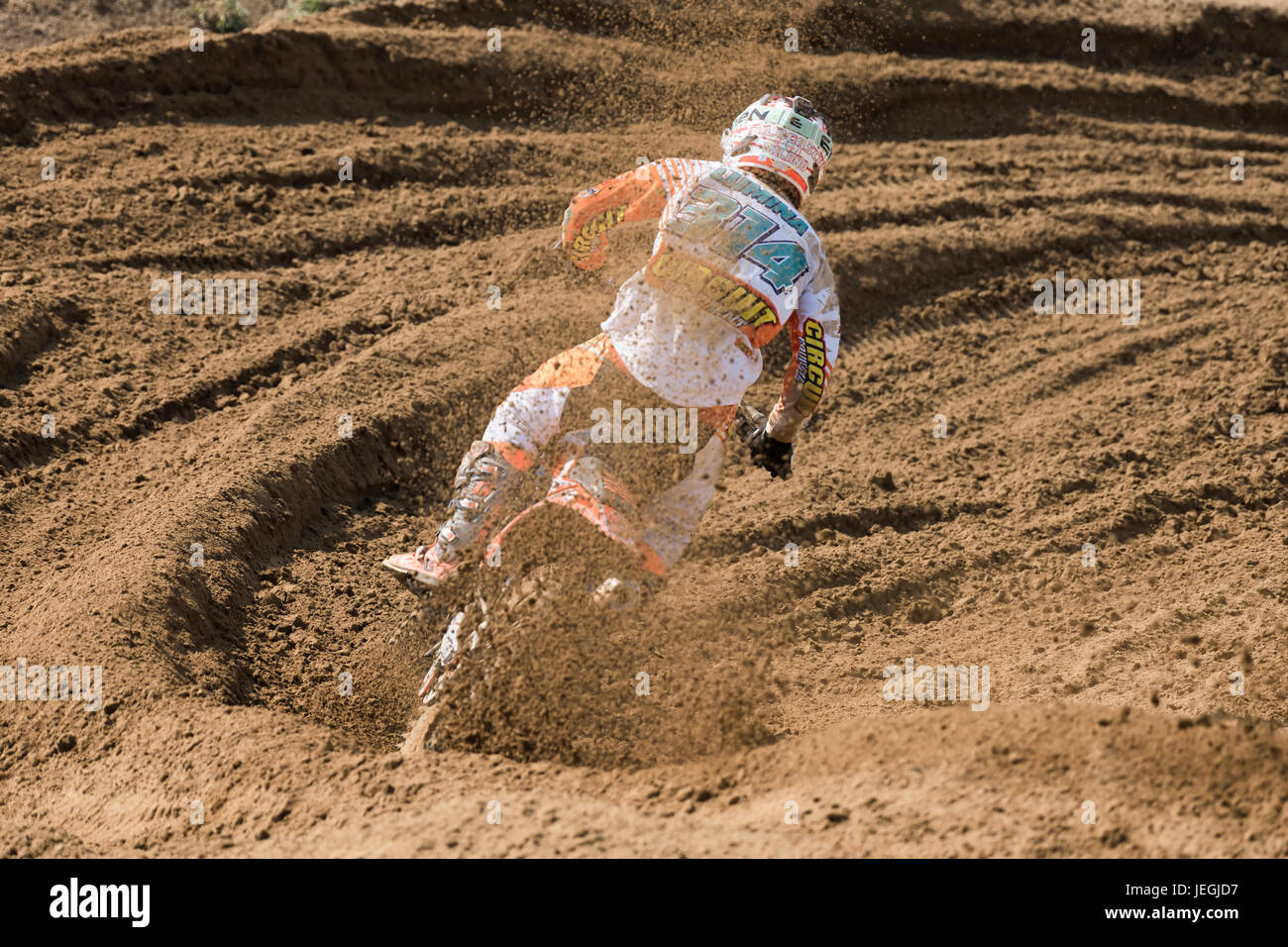 Ottobiano, Italia. 24 GIU, 2017. MXGP, EMX e MX2 piloti in gara durante la MXGP italiana nel Campionato del Mondo 2017 al circuito di Ottobiano Credito: Federico Rostagno/Alamy Live News Foto Stock