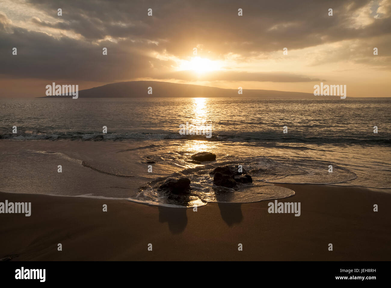Tramonto su isola di Lanai; Lahaina, Maui, Hawaii, Stati Uniti d'America Foto Stock