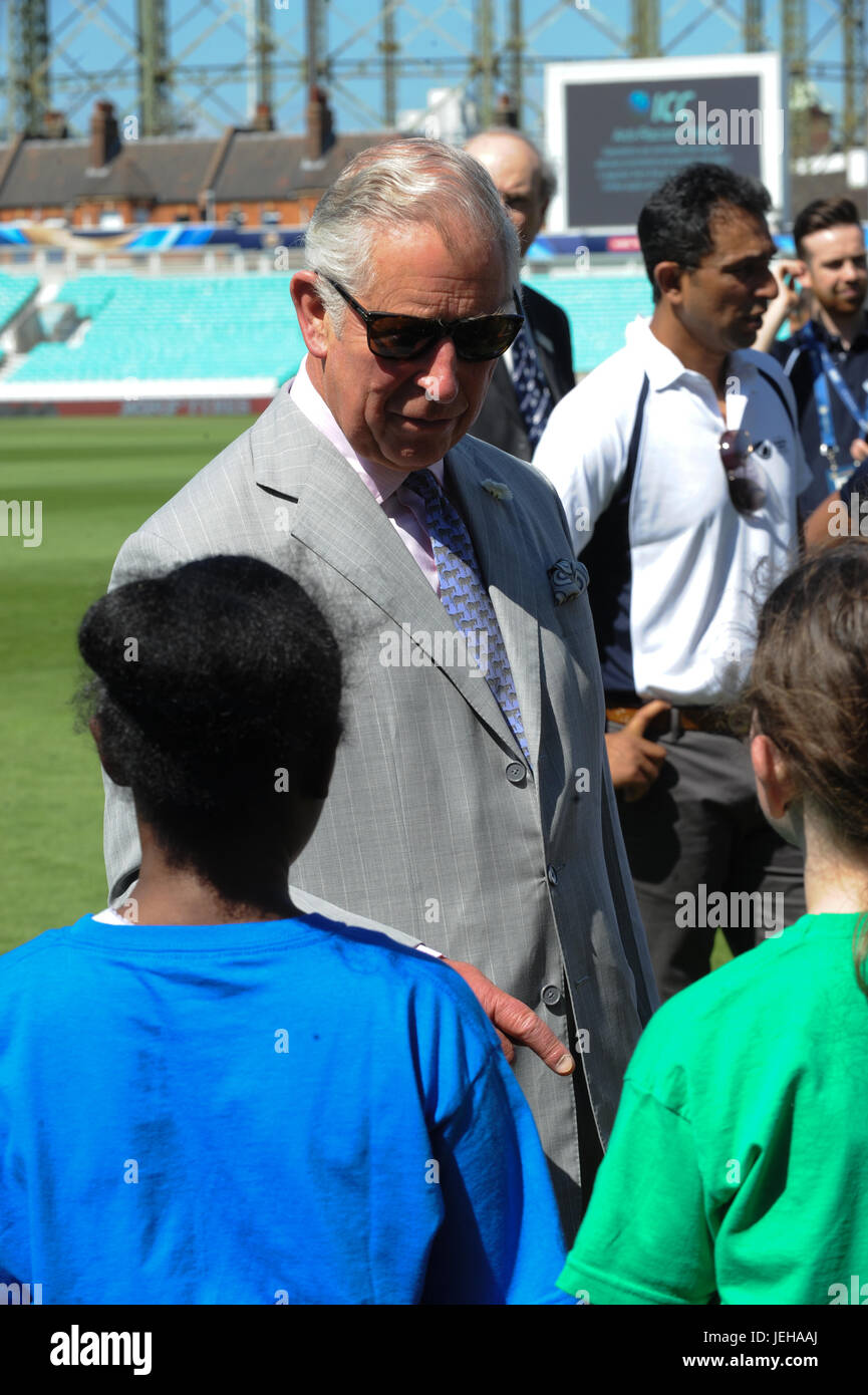 Il Principe di Galles lancia l'ICC Champions Trophy di Surrey County Cricket Club, al ovale Kennington Londra dotata: S.A.R. il Principe Carlo dove: Londra, Regno Unito quando: 25 maggio 2017 Credit: WENN.com Foto Stock