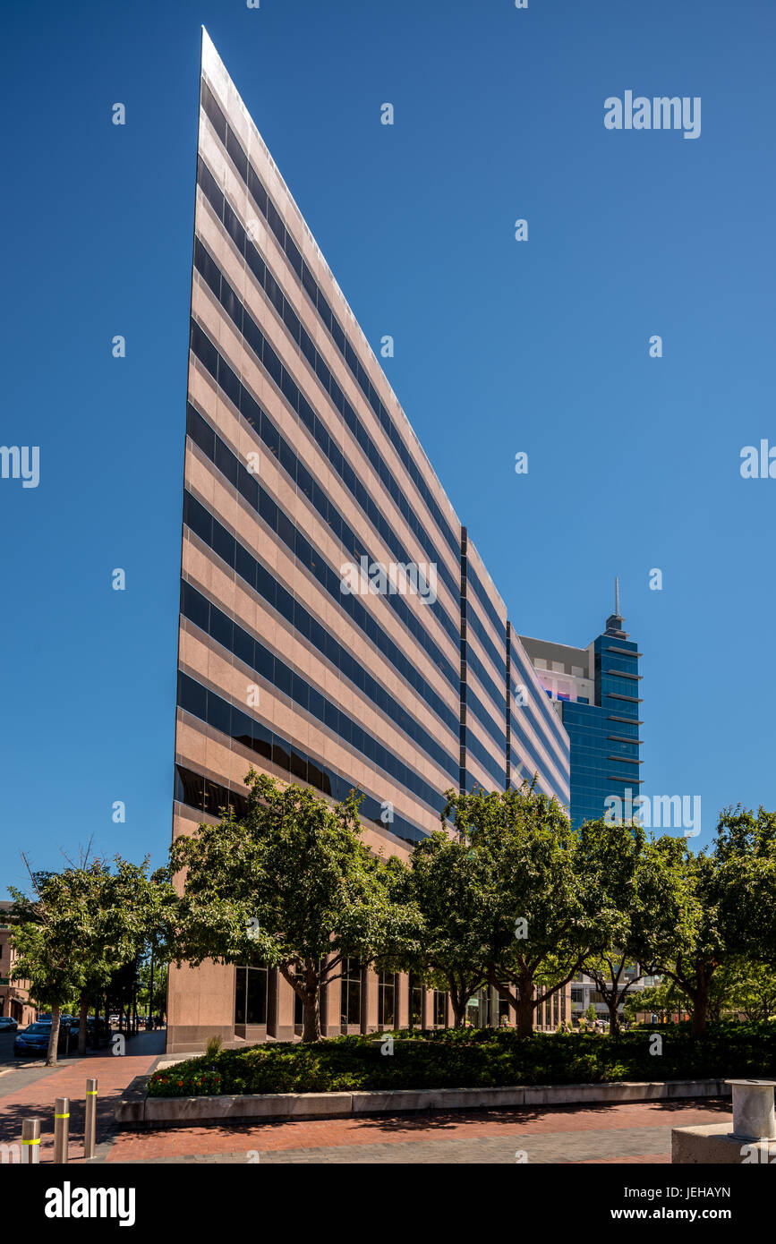 Di forma triangolare costruzione a Boise raschiando il cielo Foto Stock