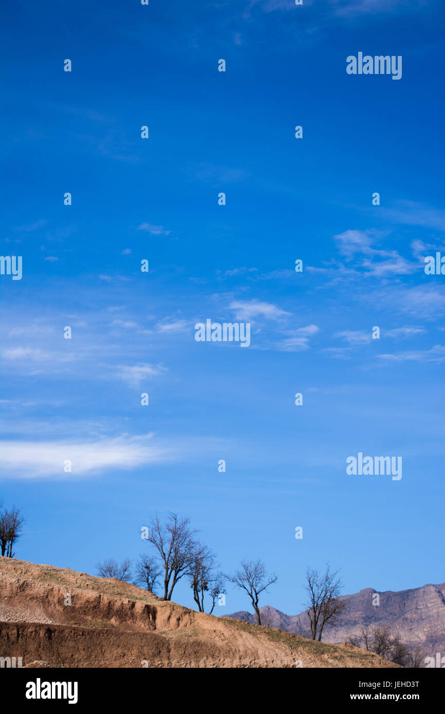 Blue sky dance con crazy cloud Foto Stock