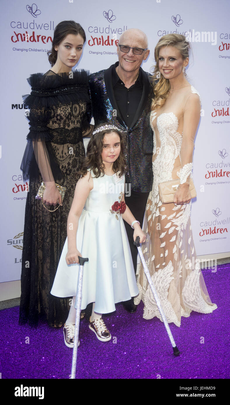 Bambini Caudwell Butterfly Palla al Grosvenor House - Arrivi con: John Caudwell, modesta Vzesniauskait dove: Londra, Regno Unito quando: 25 Maggio 2017 Foto Stock