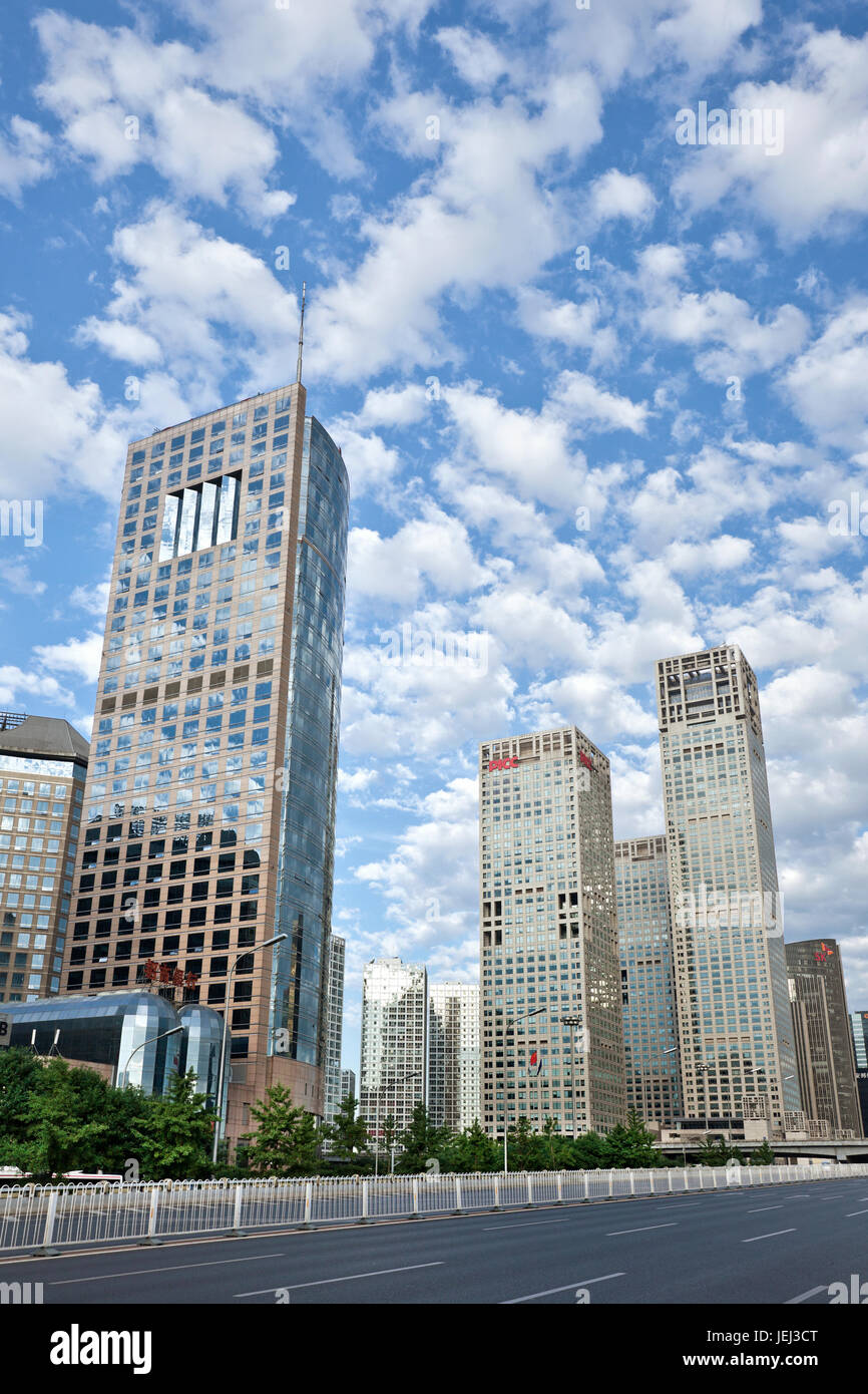 PECHINO-16 GIUGNO 2012. Beijing Yintai Center il 16 giugno 2012 a Pechino. La sua superficie è di 350,000 m² e la torre più alta è di 186.0 metri. Foto Stock