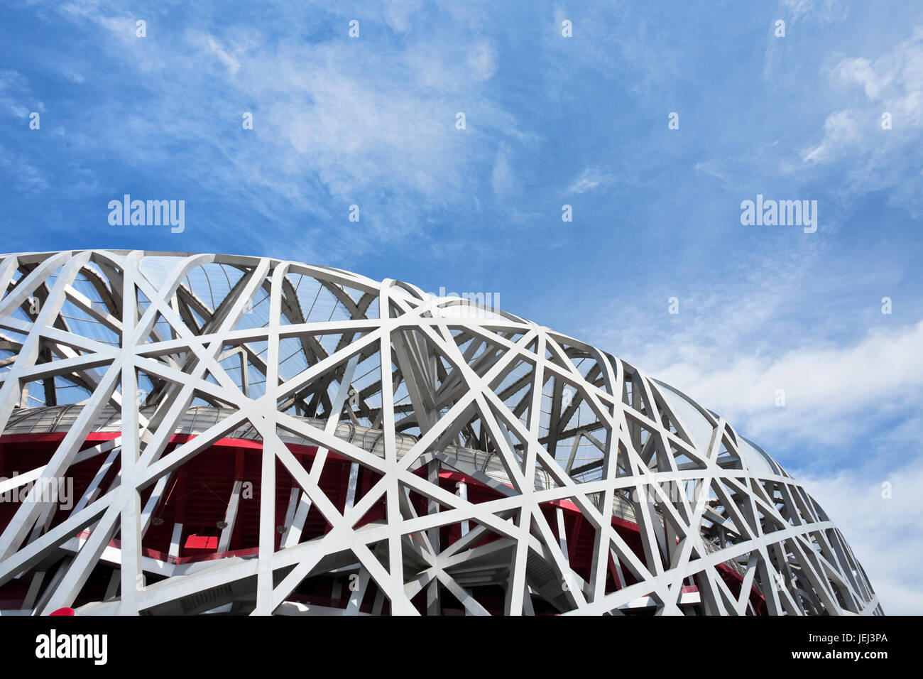 PECHINO - SETTEMBRE 17. Nido d'uccello di giorno. Il Bird's Nest è uno stadio di Pechino, Cina. È stato progettato per le Olimpiadi estive del 2008. Foto Stock