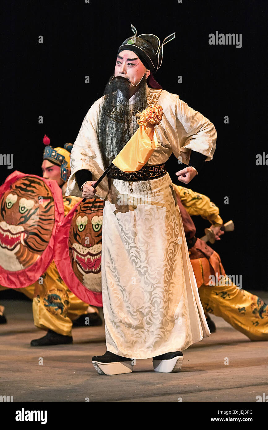 PECHINO – 18 GIUGNO 2008. Opera cinese al Teatro Chang An di Pechino. L'opera cinese è una forma popolare di teatro e teatro musicale dalle radici antiche. Foto Stock