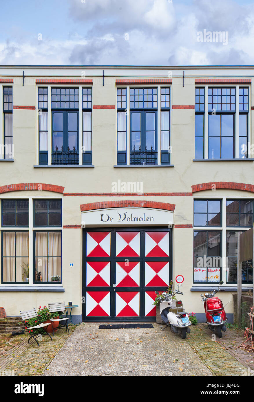 GOUDA-HOLLAND-13 OTTOBRE 2015. De Volmolen a Gouda. Un palazzo come parte di un antico mulino a vento. Foto Stock