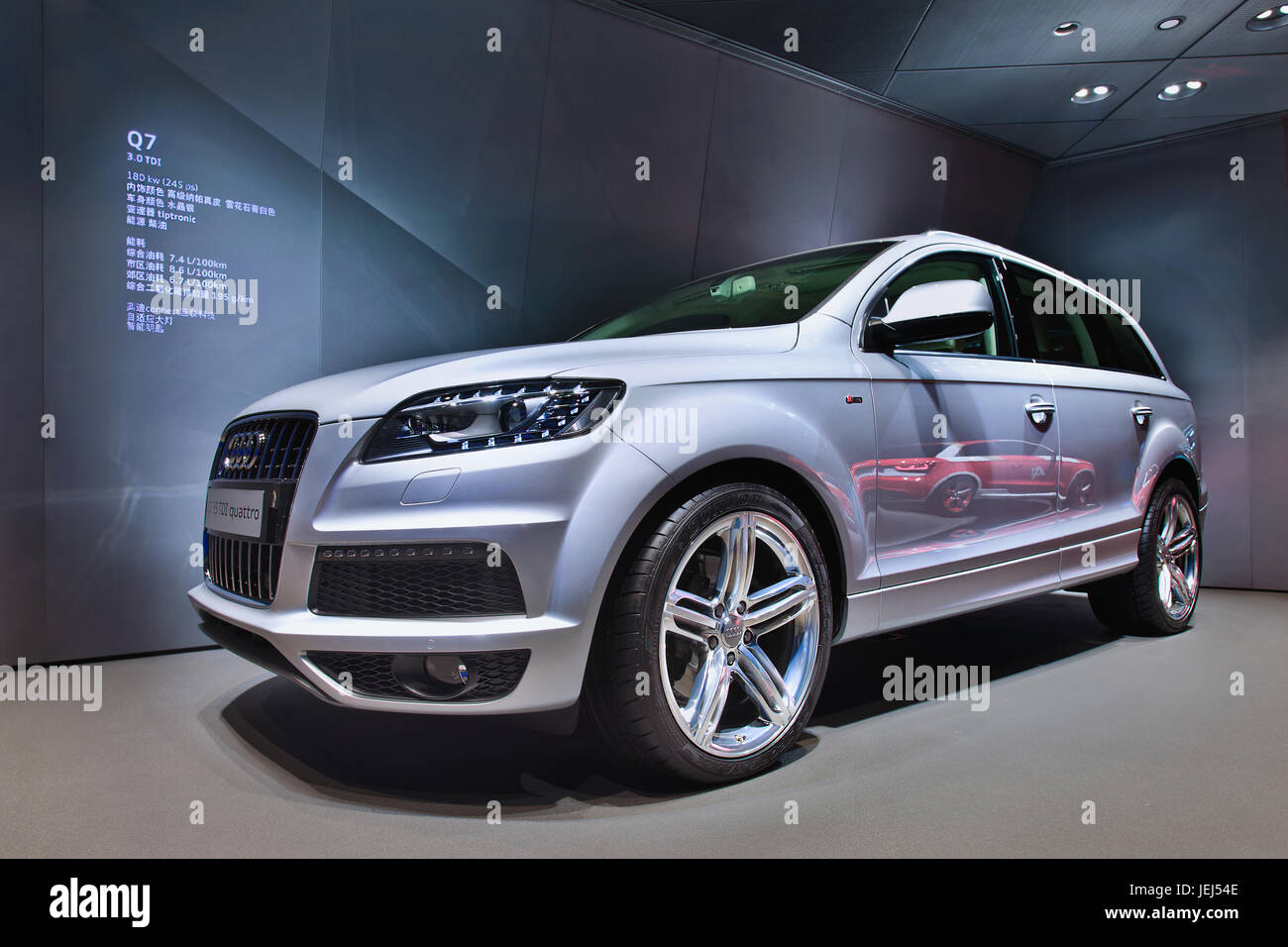 PECHINO-16 APRILE 2013. Audi Q7 in uno showroom. Foto Stock