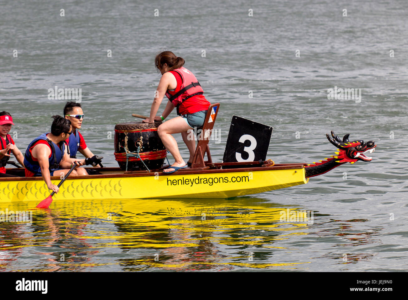 London, Regno Unito - 25 giugno 2017: Londra hong kong dragon boat festival a Londra Regatta Centre. Credito: dominika zarzycka/alamy live news Foto Stock