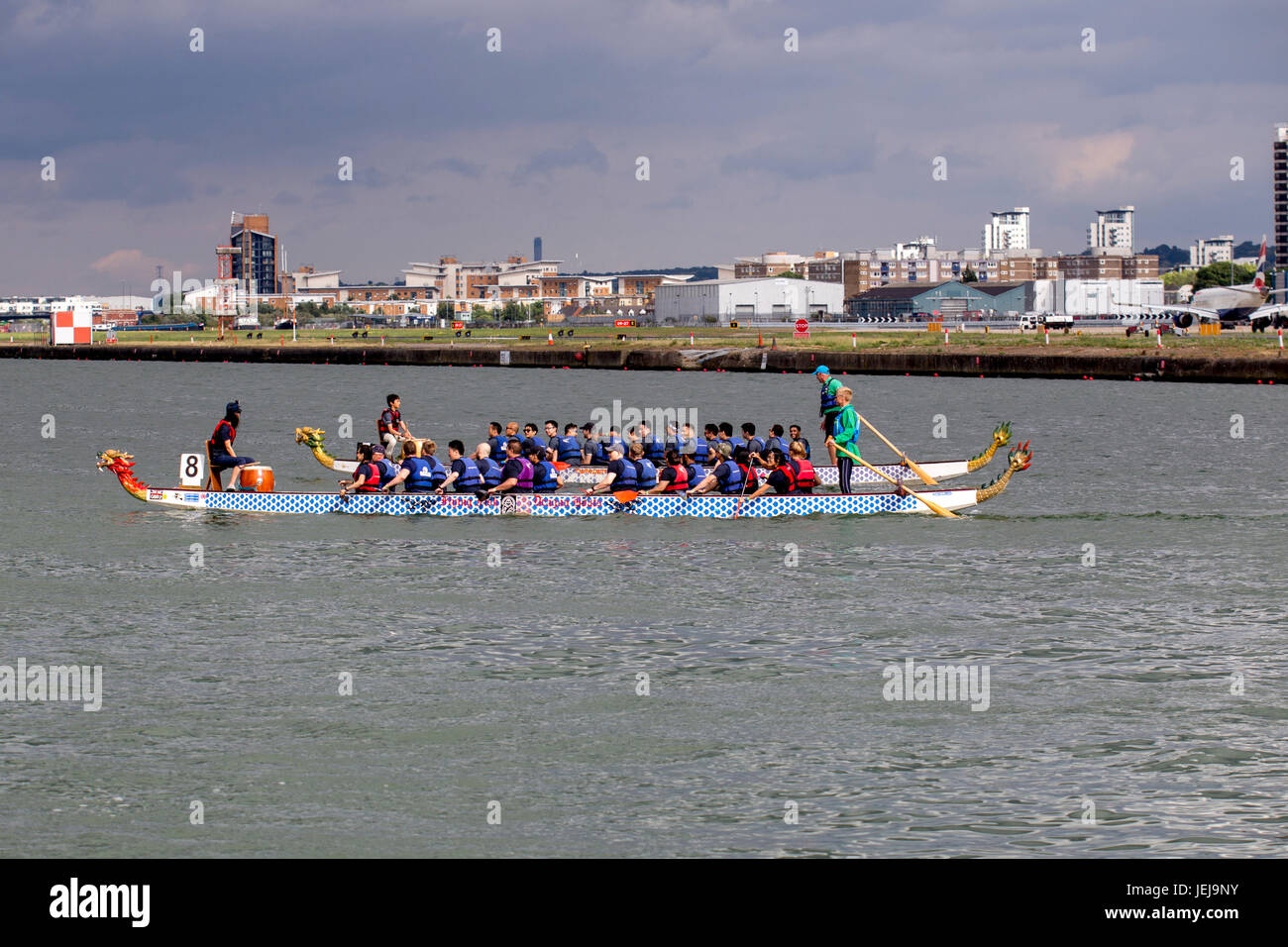 London, Regno Unito - 25 giugno 2017: Londra hong kong dragon boat festival a Londra Regatta Centre. Credito: dominika zarzycka/alamy live news Foto Stock