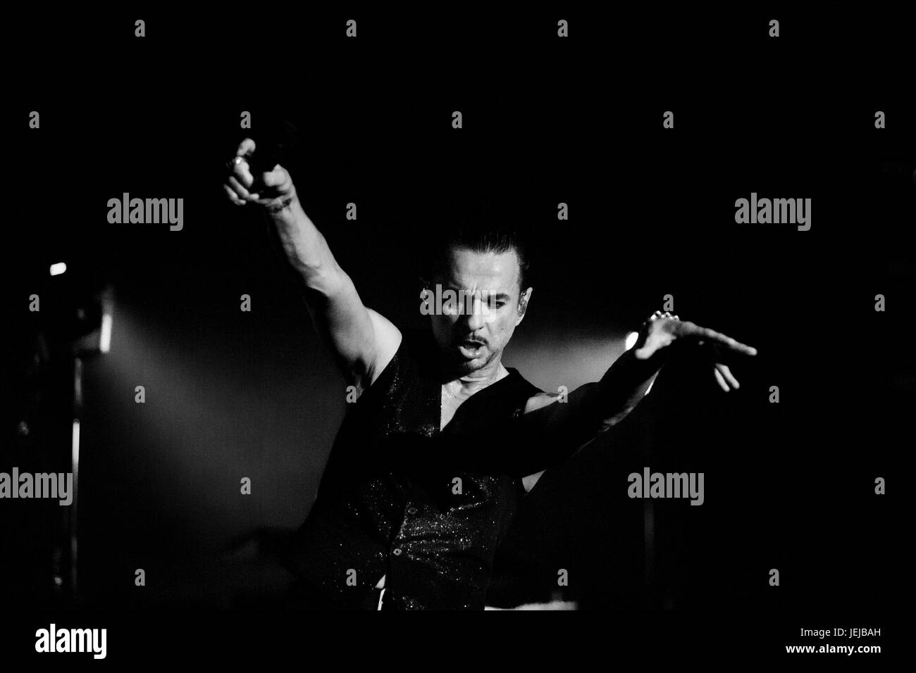 Roma, Italia. Il 25 giugno, 2017. Roma - Depeche Mode in concerto presso lo Stadio Olimpico. Nella foto Dave Gahan Credito: IPA/Alamy Live News Foto Stock
