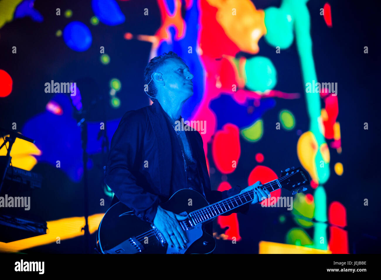 Roma, Italia. Il 25 giugno, 2017. Roma - Depeche Mode in concerto presso lo Stadio Olimpico. Nella foto Martin Gore Credito: IPA/Alamy Live News Foto Stock