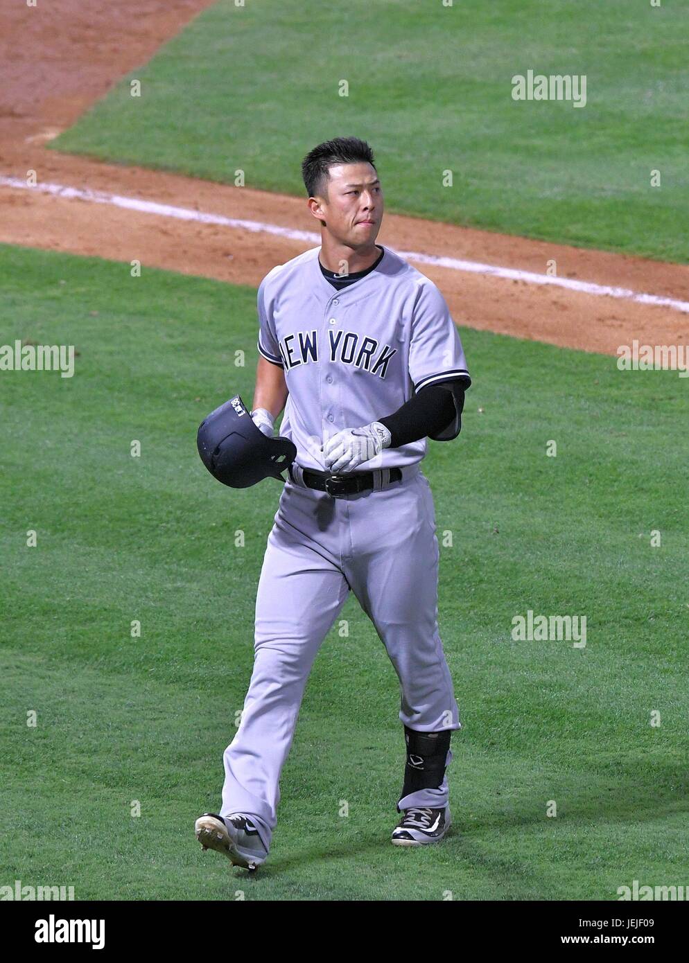 Anaheim, California, USA. 14 Giugno, 2017. Rob Refsnyder (Yankees) MLB, Rob Refsnyder dei New York Yankees durante il Major League Baseball gioco contro il Los Angeles gli angeli di Anaheim presso Angel Stadium di Anaheim in Anaheim, California, Stati Uniti . Credito: AFLO/Alamy Live News Foto Stock