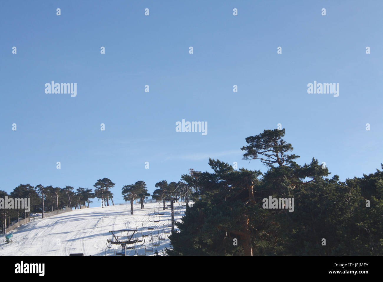 In Spagna, in inverno, il paesaggio, la bellezza della natura, la catena montuosa, sky, luogo isolato, ambiente, freddo, ghiaccio, maestoso, orizzontale di un'immagine a colori, giorno, m Foto Stock