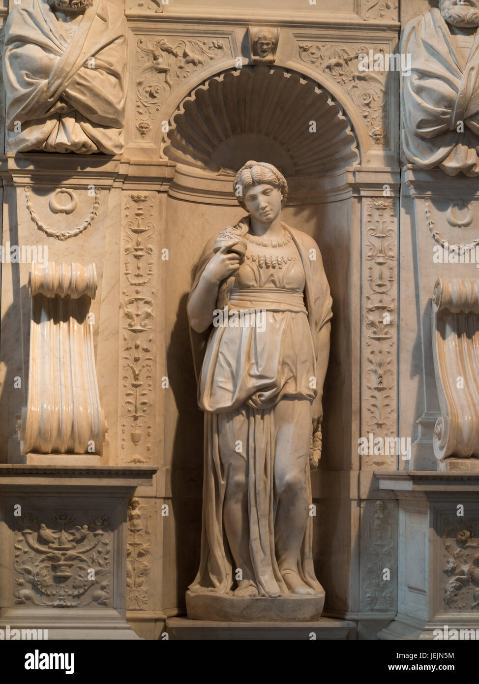 Lato statua di il Mosè di Michelangelo, San Pietro in Vincoli, Roma Foto Stock