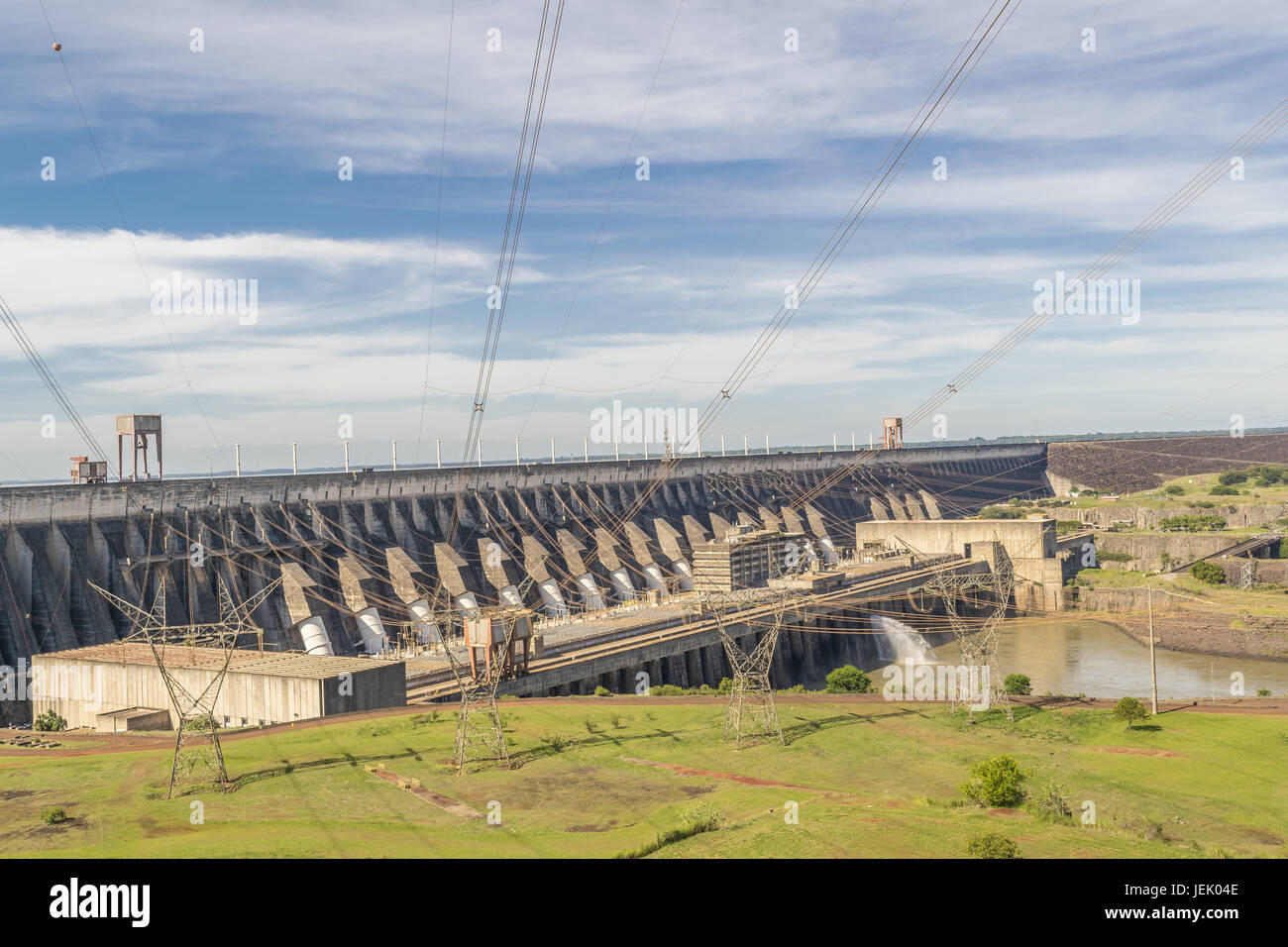 Itaipu Dam vista dal brasiliano confine Foto Stock