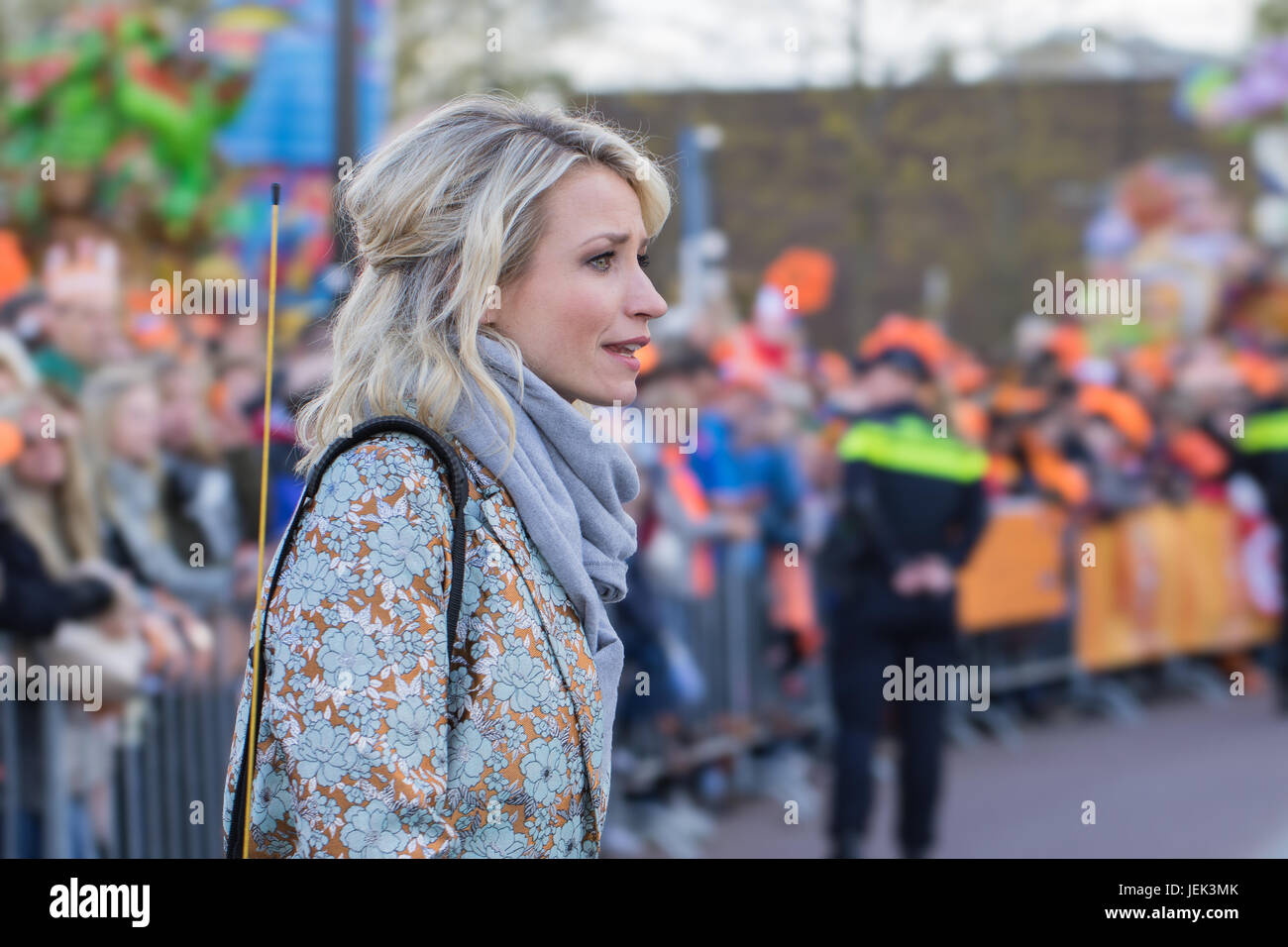 TILBURG-aprile 27, 2017. Dionne Stax on King's Day 2017. Dionne è una delle facce permanente della olandese NOS ufficiale mattina e giorno trasmissioni. Foto Stock
