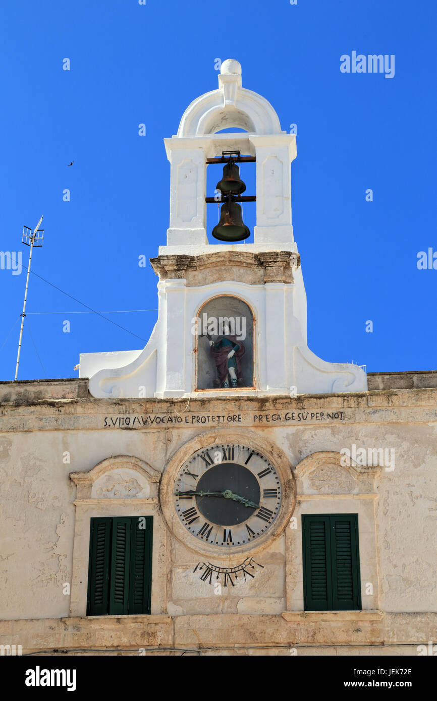 Campanile della chiesa, Polignano a Mare, Italia Foto Stock