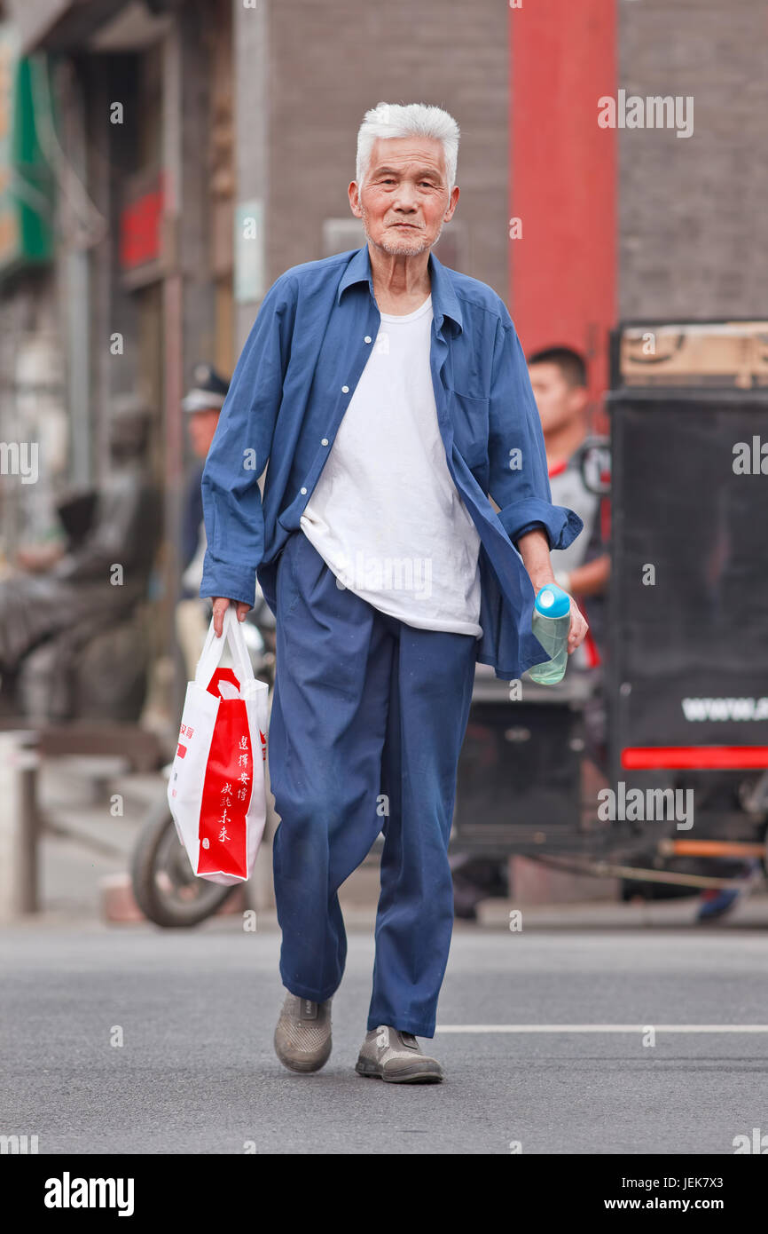PECHINO-9 GIUGNO 2015. Bel vecchio. La popolazione anziana (60 anni o più) in Cina è di 128 milioni di persone, una su dieci, la più grande del mondo. Foto Stock