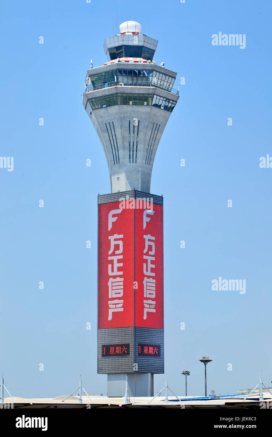 PECHINO-MAGGIO 25. Torre del traffico all'Aeroporto di Pechino capitale. Dal 2012, il secondo aeroporto più trafficato al mondo in termini di velocità di trasporto passeggeri. Foto Stock