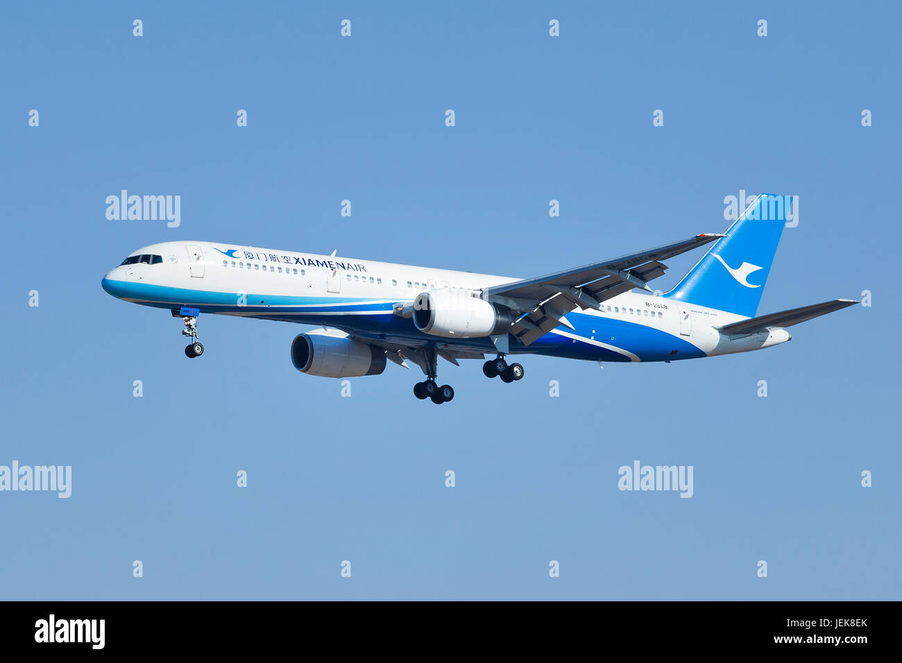 PECHINO – 6 MARZO 2014. Xiamen Air Boeing 757-200, B-2868. Il più grande aeromobile passeggeri a corsia singola di Boeing, prodotto dal 1981 al 2004. Foto Stock