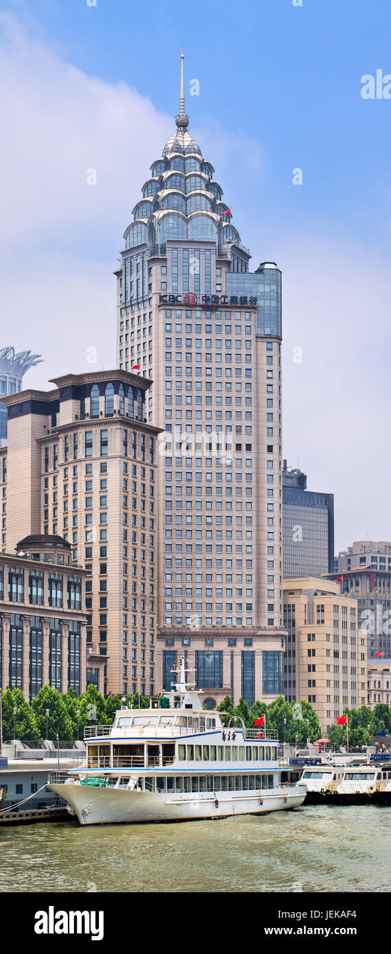 SHANGHAI-5 GIUGNO 2014. L'edificio IBC (Industrial and Commercial Bank), architettura coloniale al Bund Boulevard. Foto Stock