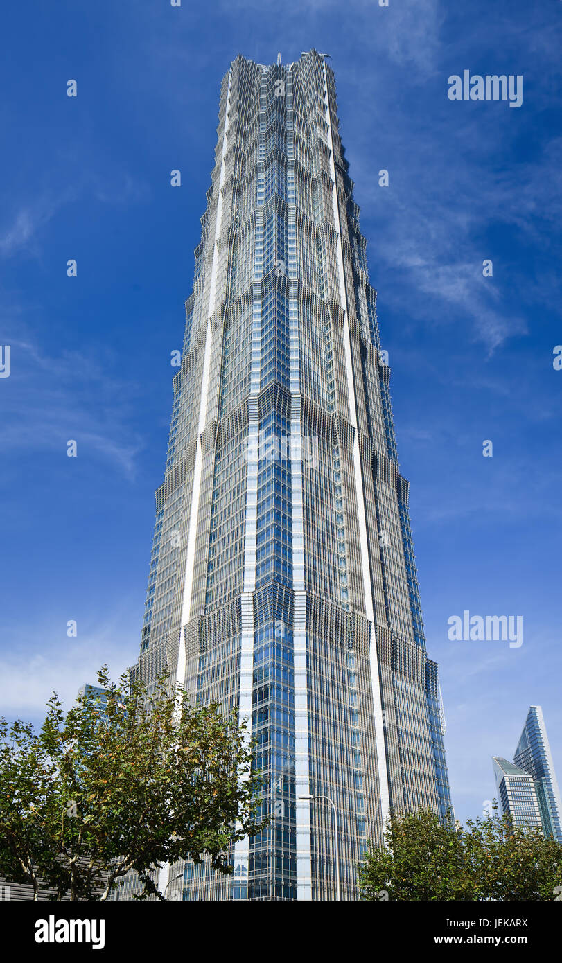 Torre Jinmao, un 88-storia grattacielo di Lujiazui area del quartiere Pudong di Shanghai. Esso contiene un centro commerciale, uffici e il Grand Hyatt Hotel. Foto Stock