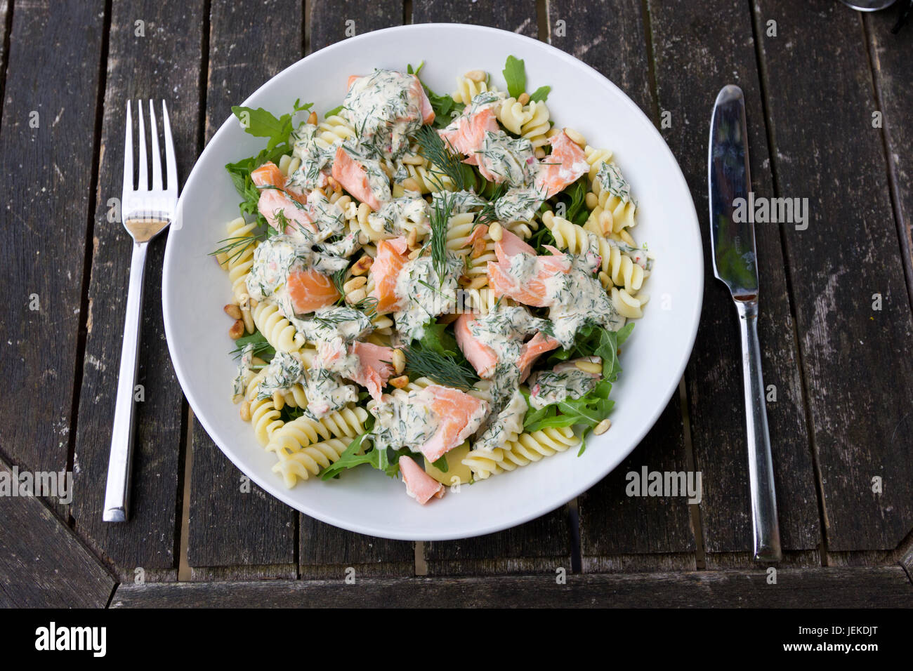 Salmone e insalata di pasta Foto Stock