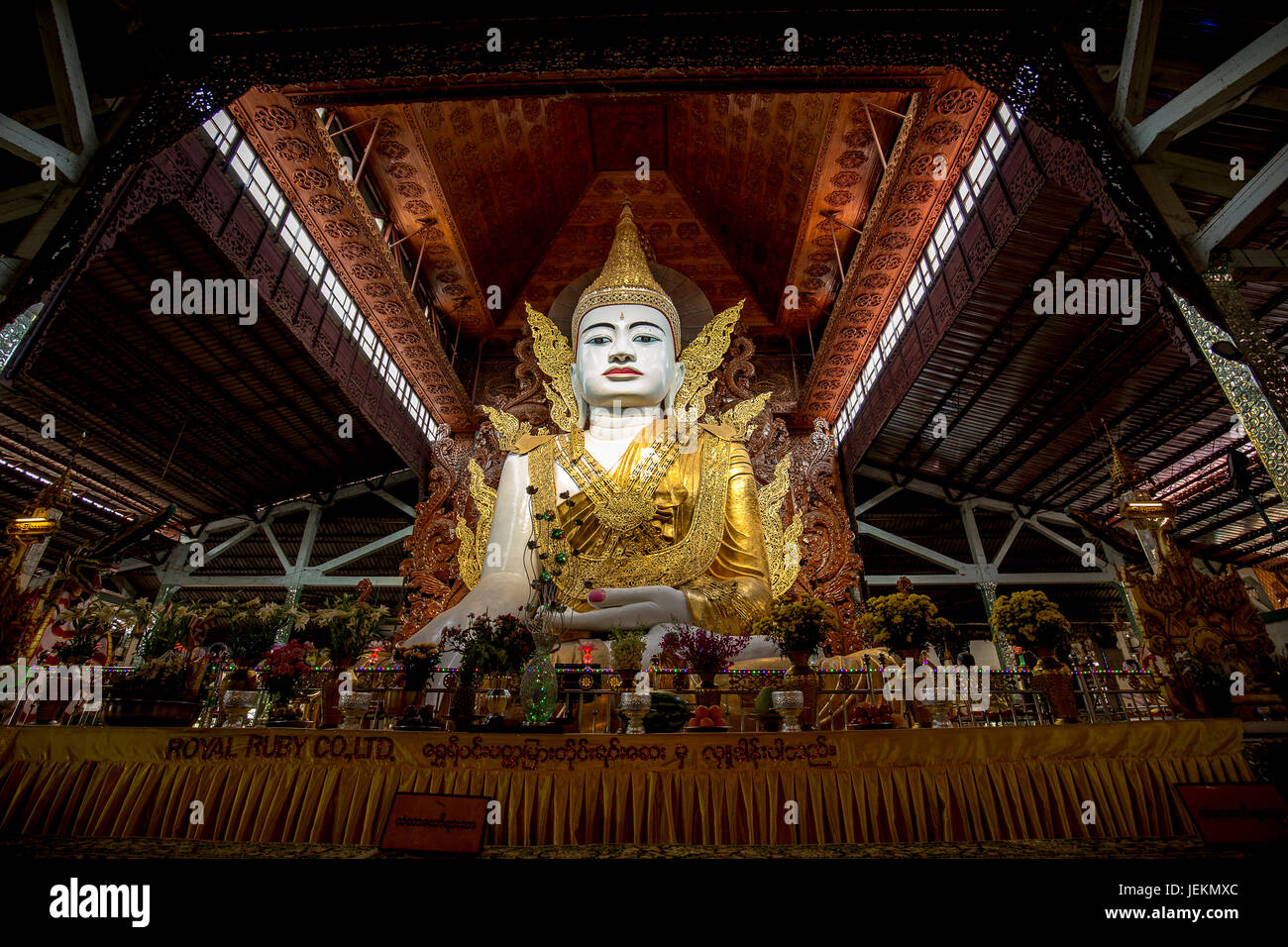 Ngadatkyi Paya - Ngadat kyi Paya pagoda tempio bellissima statua del Buddha nella città di Yangon Myanmar Foto Stock