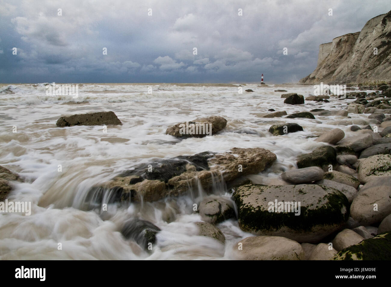 Beachy Head Lighthouse su un nuvoloso pomeriggio Foto Stock Beachy Head Lighthouse su un nuvoloso pomeriggio Foto Stock