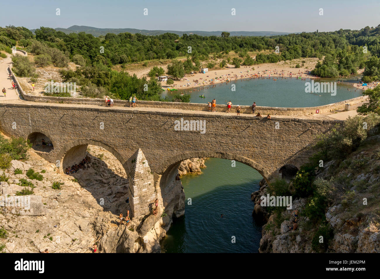 Il ponte del diavolo vecchio ponte romano vicino St-Guilhem-le-deserto, Herault, Occitanie, Francia, Foto Stock