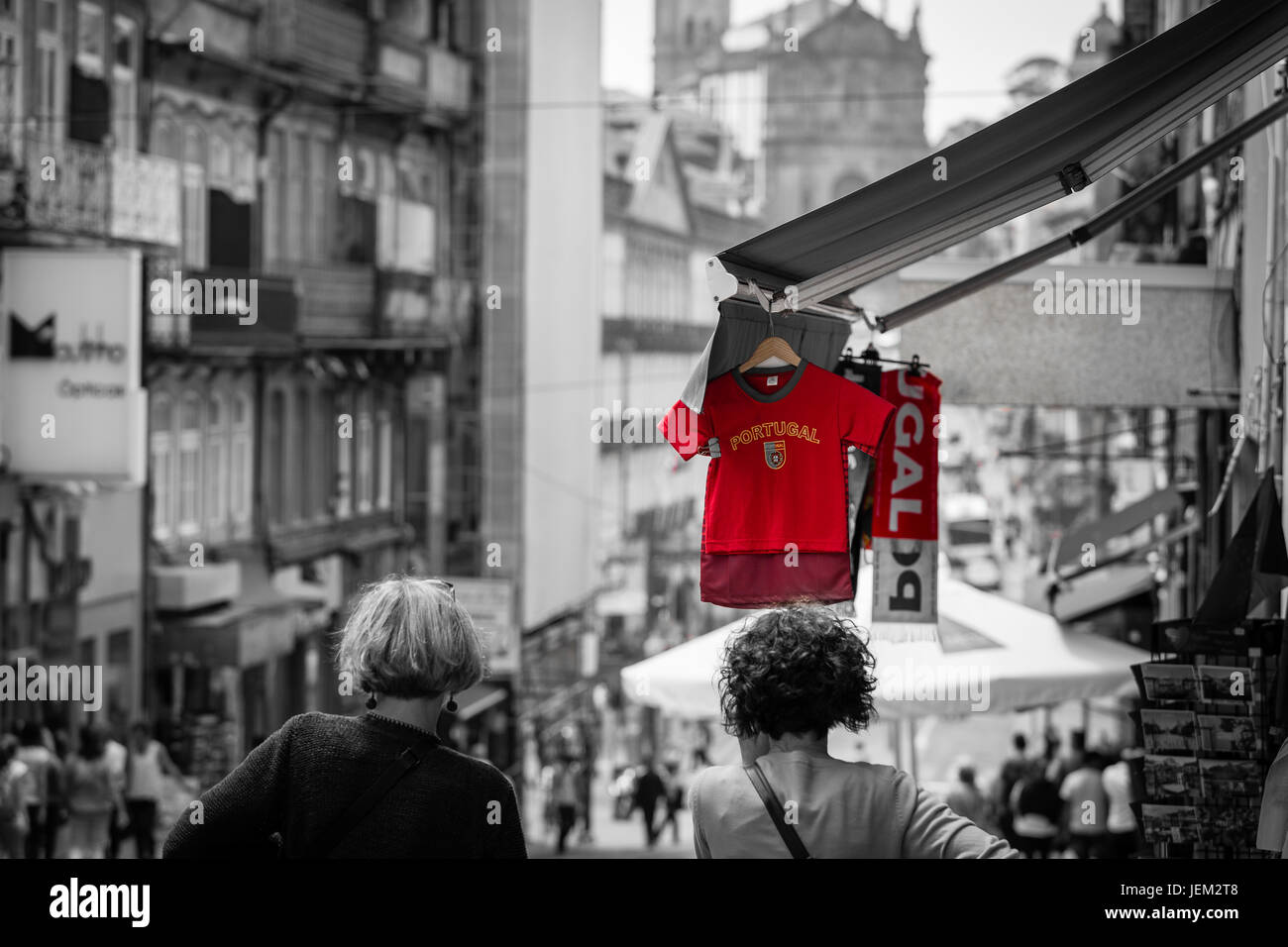 Nazionale del Portogallo Calcio team shirt su strada Foto Stock