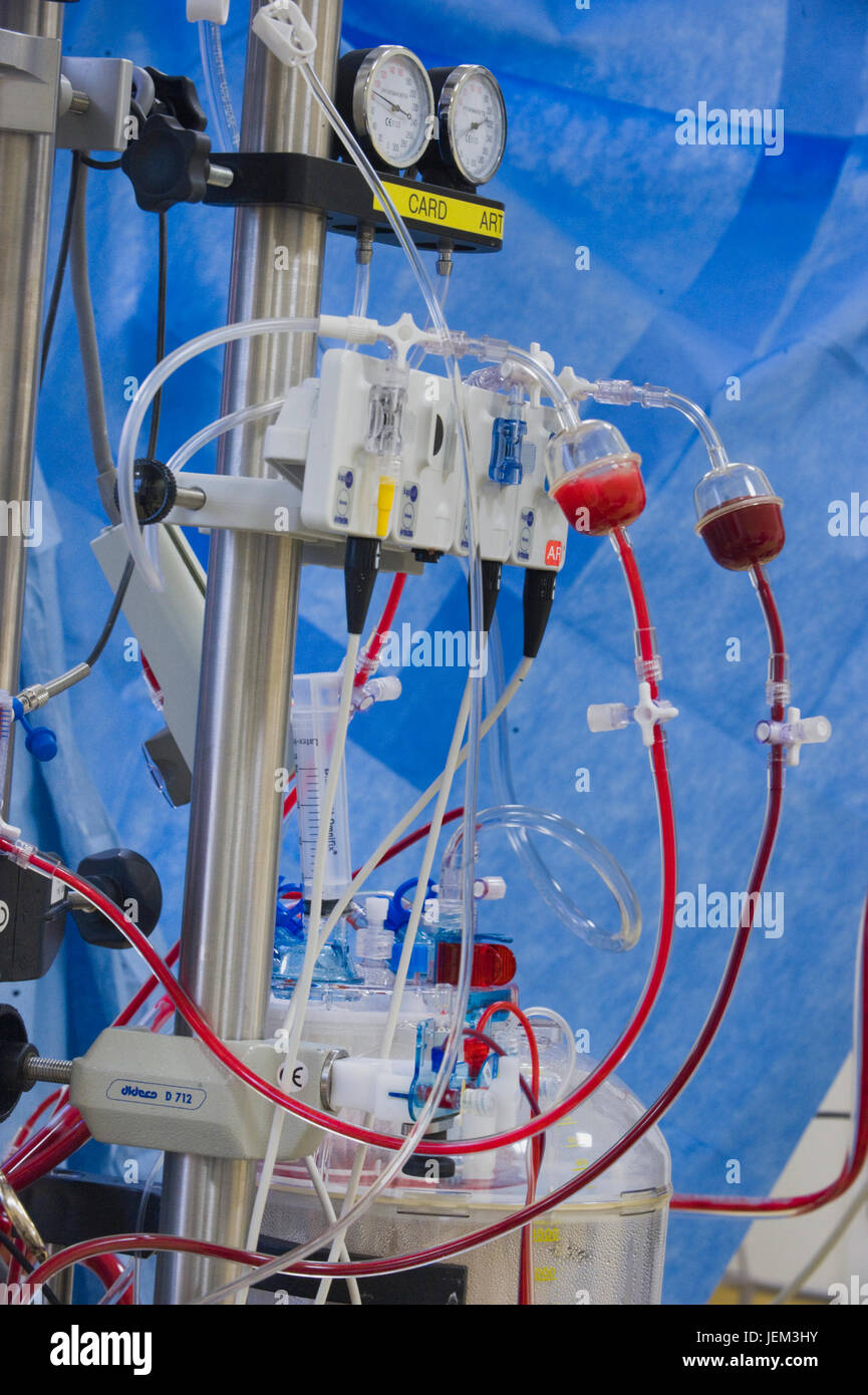 Dettaglio della macchina di perfusione che ha preso in consegna il cuore & funzioni polmonari del paziente avente Bypass aortocoronarico. Foto Stock