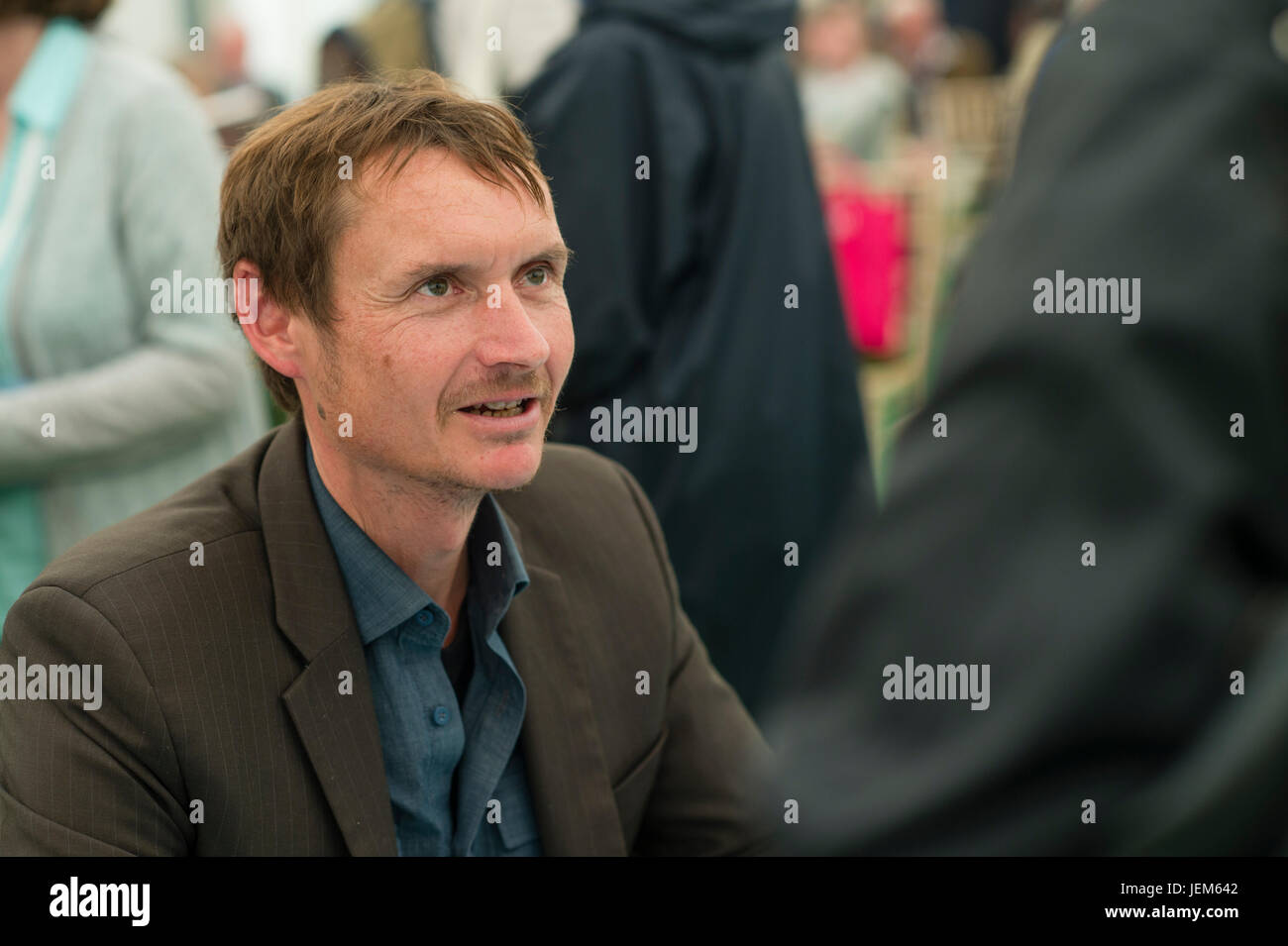 Norman Ohler, il New York Times autore di bestseller, scrittore e sceneggiatore, meglio conosciuto per il suo libro attaccato: farmaci nella Germania nazista, che è stata pubblicata in oltre 25 lingue, che figurano al 2017 Hay Festival della letteratura e delle arti, Hay on Wye, Wales UK Foto Stock