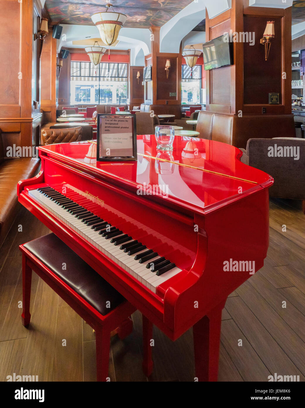 Il rosso il Piano bar si trova nell'hotel Skirvin Hilton hotel nel centro cittadino di Oklahoma City, Oklahoma, Stati Uniti d'America. Foto Stock