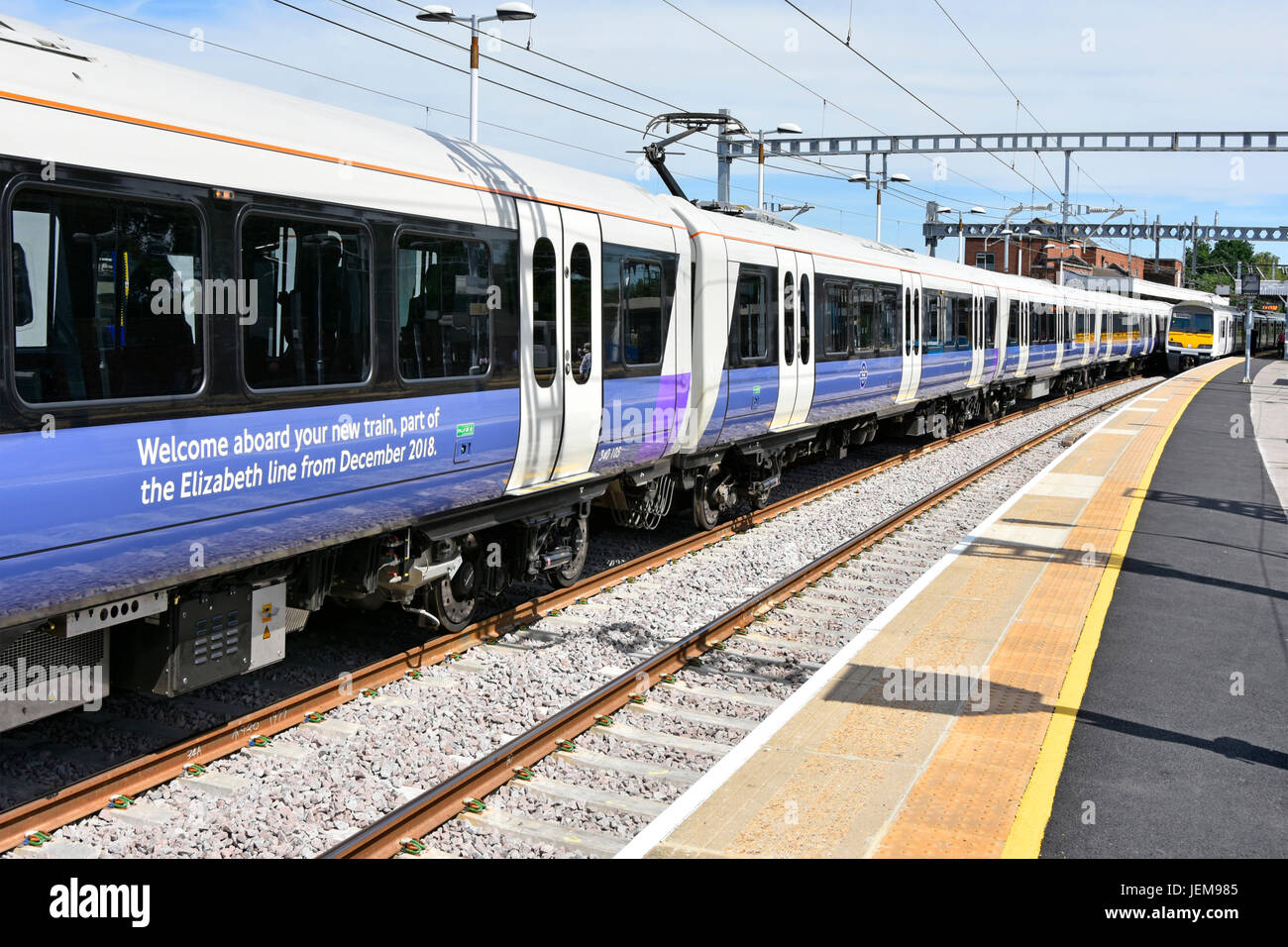 Nuovo tfl rail classe Crossrail 345 treno sulla linea di Elizabeth sul passeggero tutti i servizi di stazione arrivano Shenfield Essex da Londra Liverpool St 26/06/17 Foto Stock