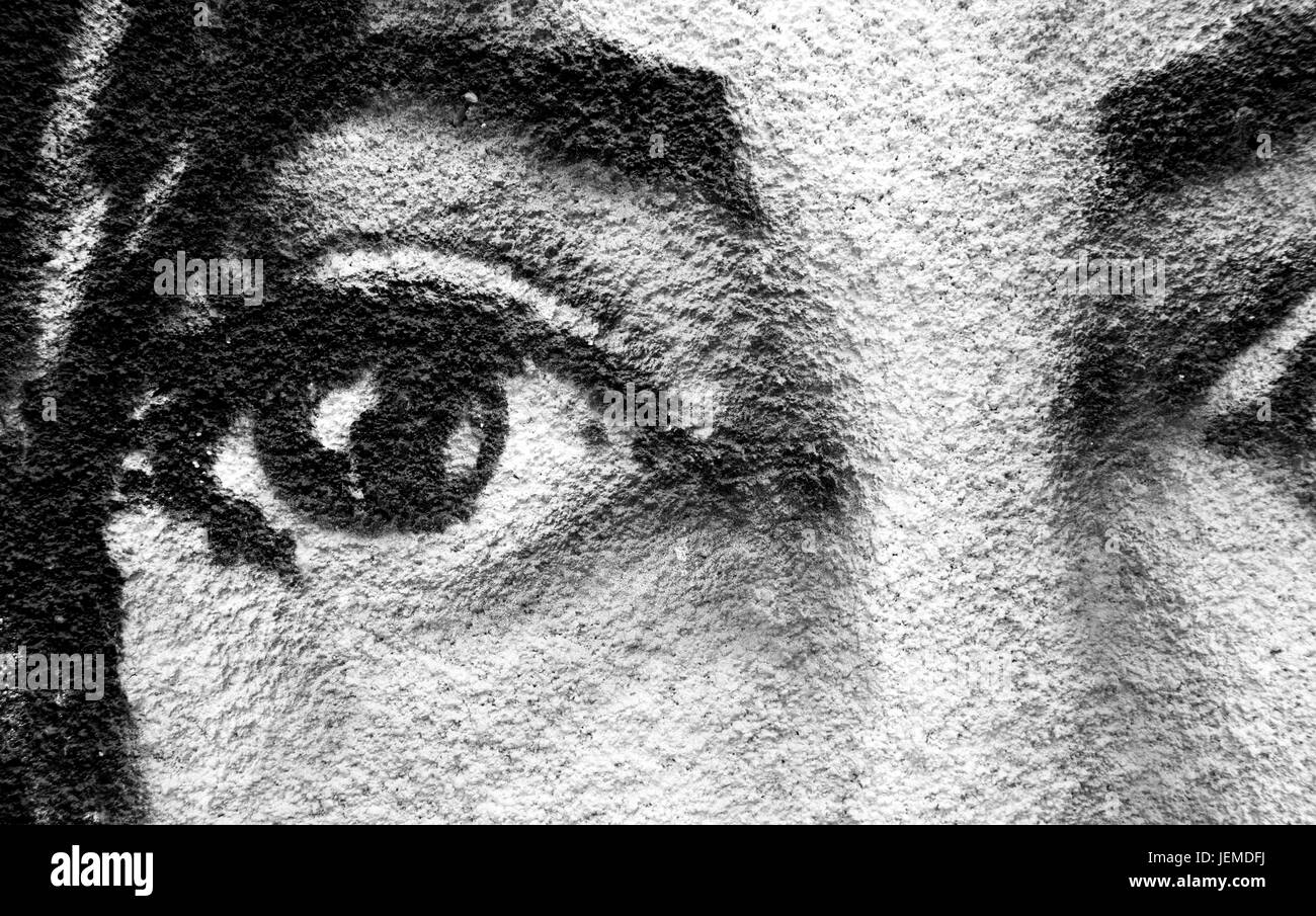 Unico occhio non riconosciuto graffiti disegno su una parete. Foto Stock