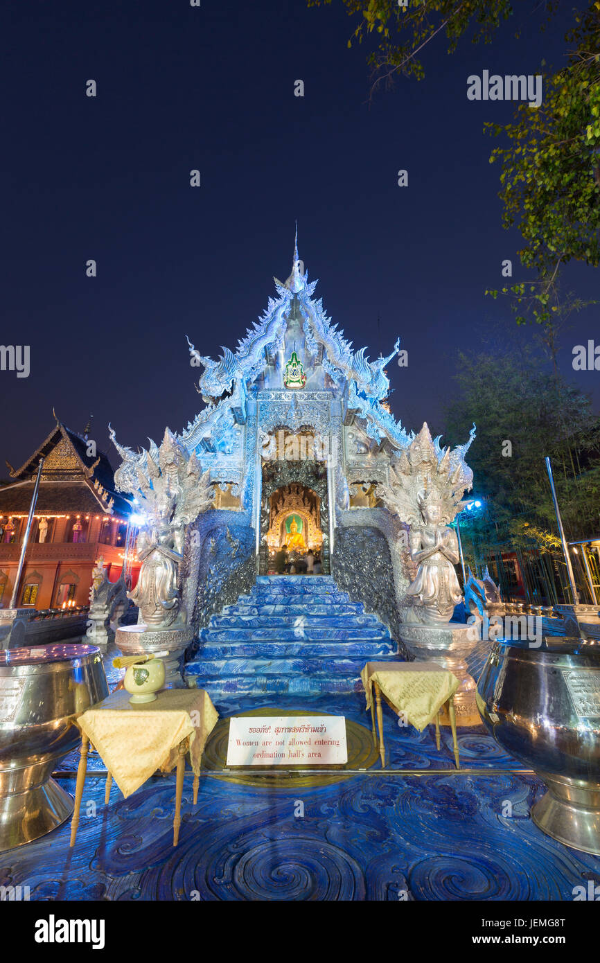 Wat Sri Suphan tempio di notte, Chiang Mai, Thailandia Foto Stock