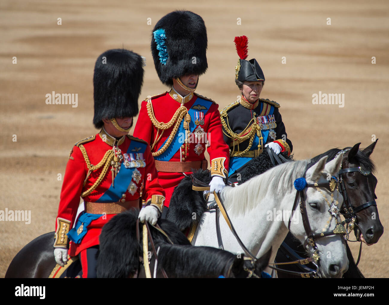Il 17 giugno 2017. La regina del compleanno di sfilata in sfilata delle Guardie a Cavallo, Trooping il colore. Credito: Malcolm Park / Alamy. Foto Stock