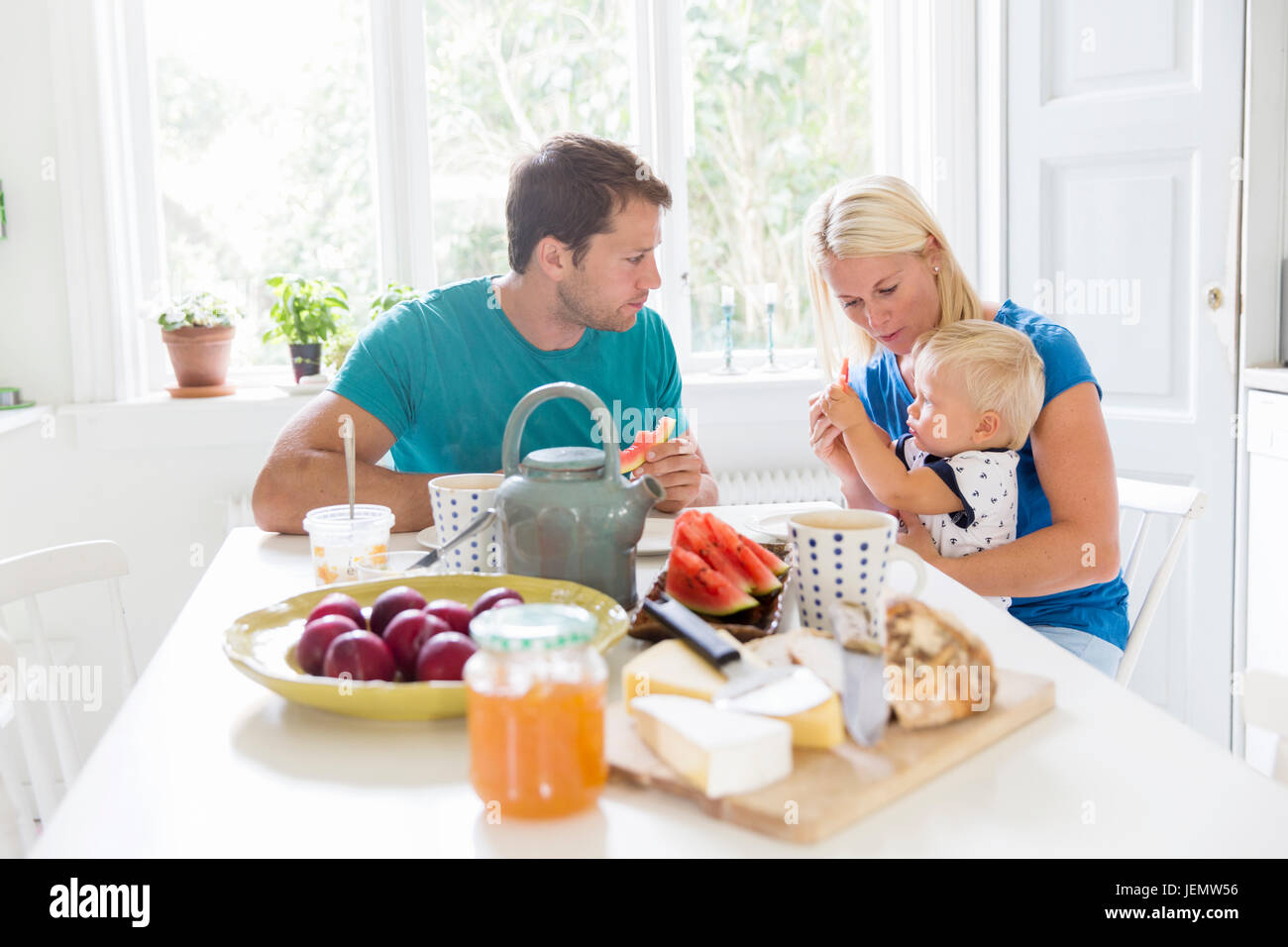 Famiglia con prima colazione Foto Stock